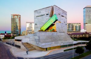 Le béton Precast en vedette! Le musée Perot, Dallas Bâtiment du musée Perrot