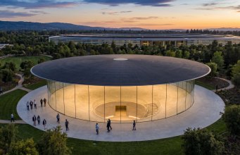 Steve Jobs Theater : Un Toit de 73 Tonnes Suspendu par du Verre